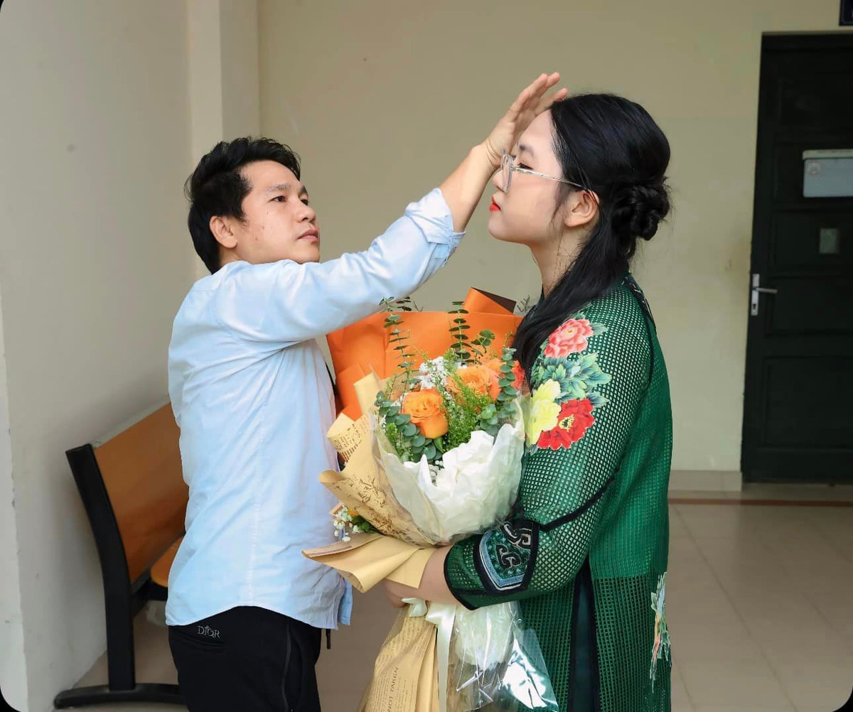 "Ông hoàng nhạc đỏ" luôn chăm chút cho ái nữ từng li từng tí trong chặng đường học tập, thi cử.