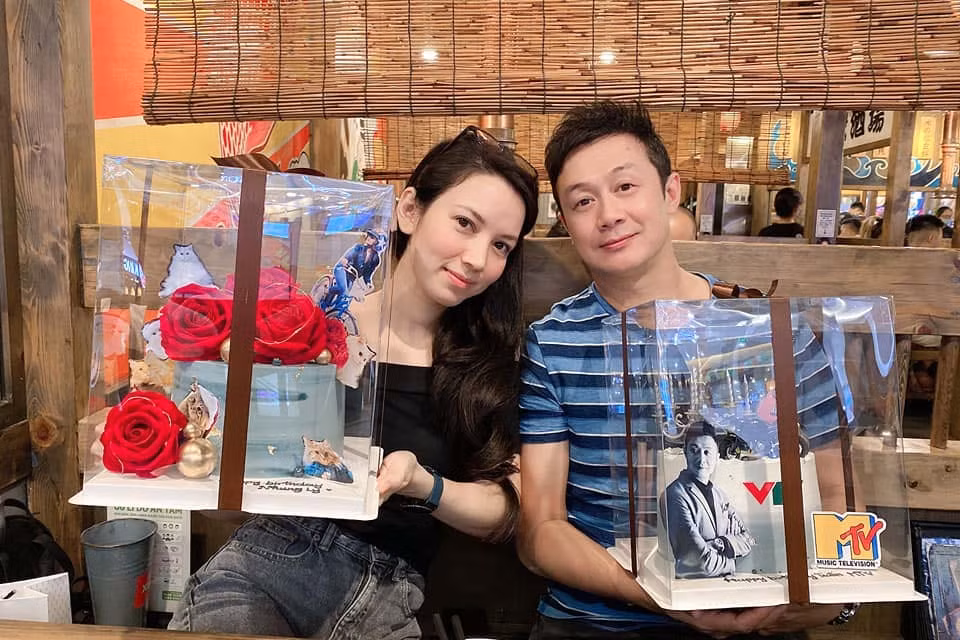 Vợ MC Anh Tuấn sinh năm 1988, mang 2 dòng máu Pháp - Việt và từng theo học ở trường Đại học Sân khấu Điện ảnh. Ảnh: Báo Phụ nữ Thủ đô