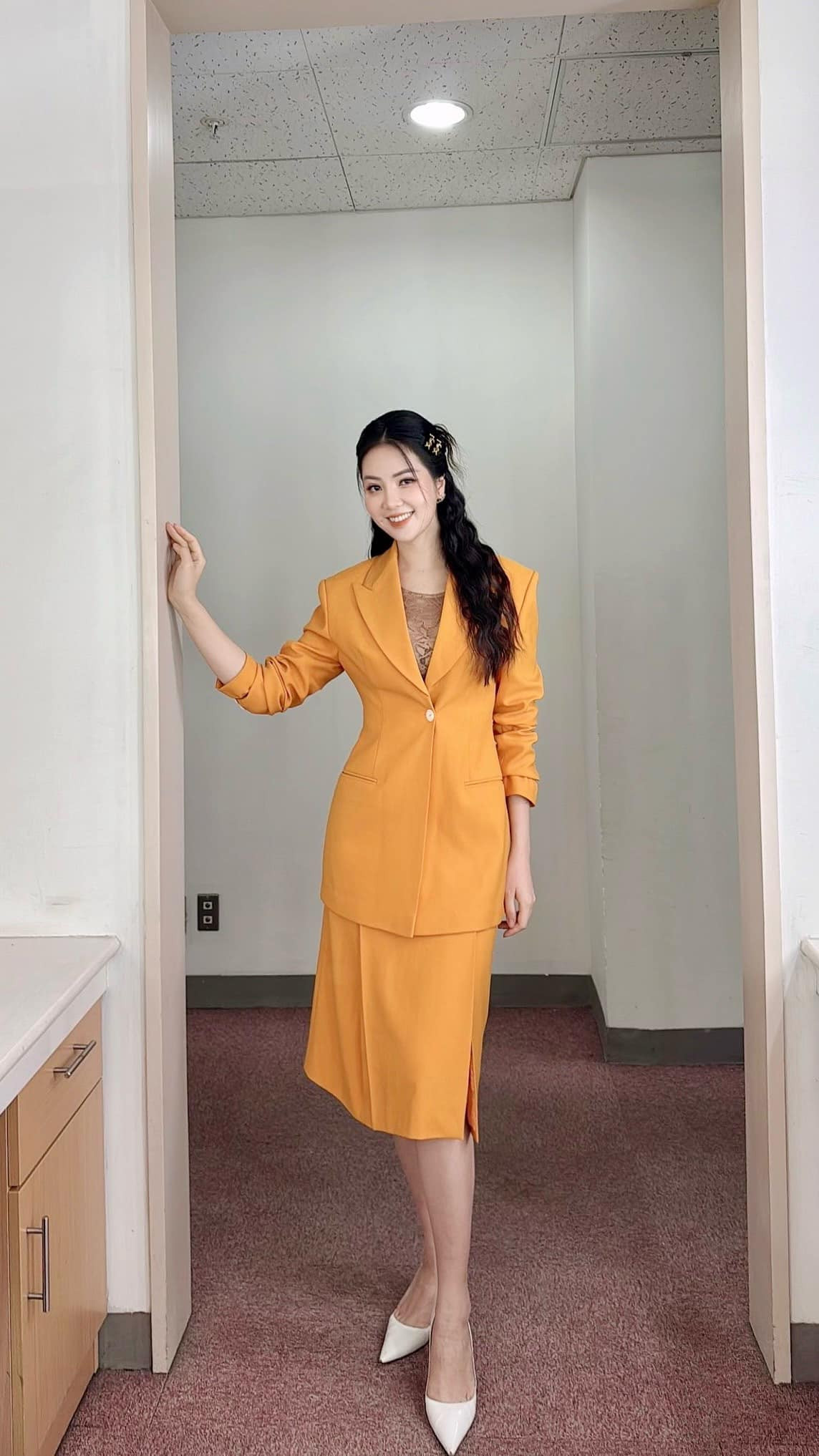 Trước những tin đồn "dao kéo", MC Thuỵ Vân khẳng định gương mặt của cô là nguyên bản.