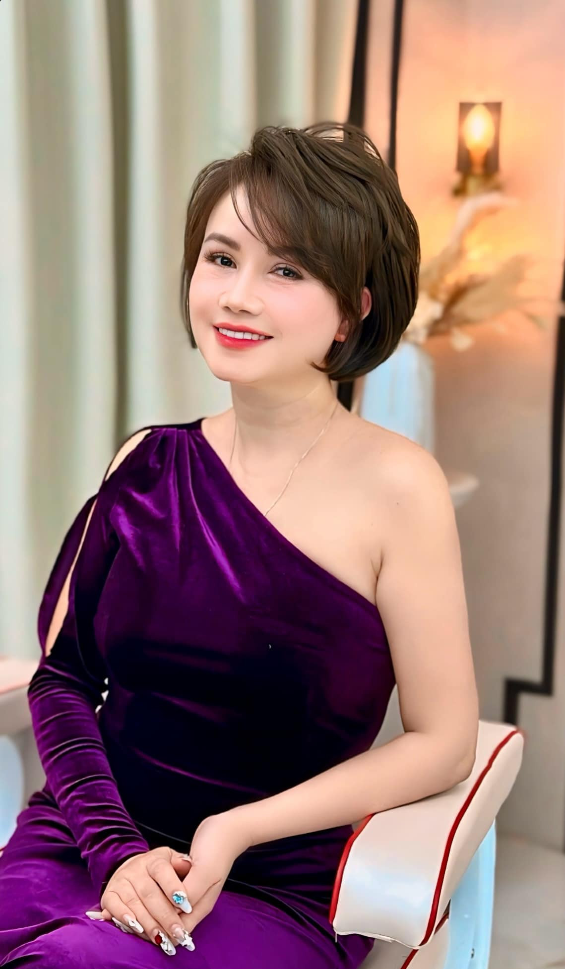 Diễn viên Đào Hoàng Yến đổi kiểu tóc, cô đăng tải trạng thái: "Hoàng Yến đã hiểu thế nào là một trải nghiệm làm tóc đỉnh cao". Ảnh: FB Đào Hoàng Yến