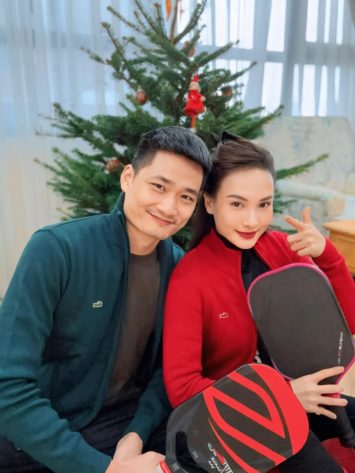 Diễn viên Bảo Thanh xinh đẹp rạng rỡ bên chồng. Ảnh: FB Bảo Thanh