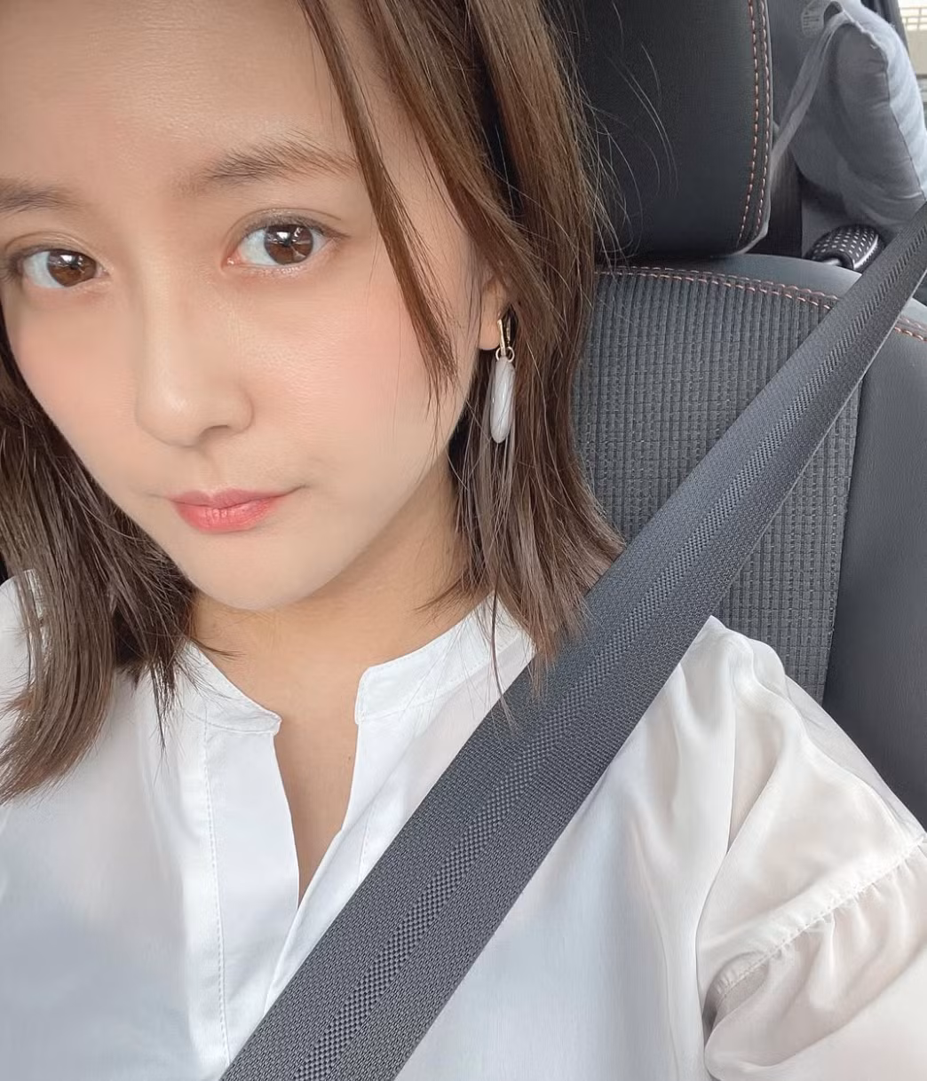 Bên cạnh công việc làm tài xế taxi, cô còn là một người mẫu nội y và xuất hiện trên nhiều tạp chí, chương trình truyền hình.