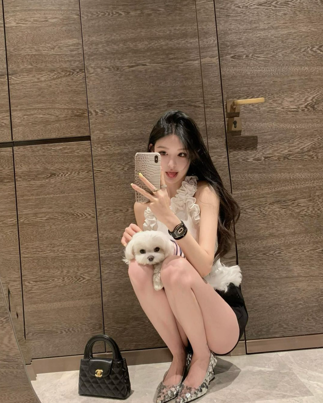 Tuy không cao song vóc dáng của nàng hot girl rất cân đối, ưa nhìn.