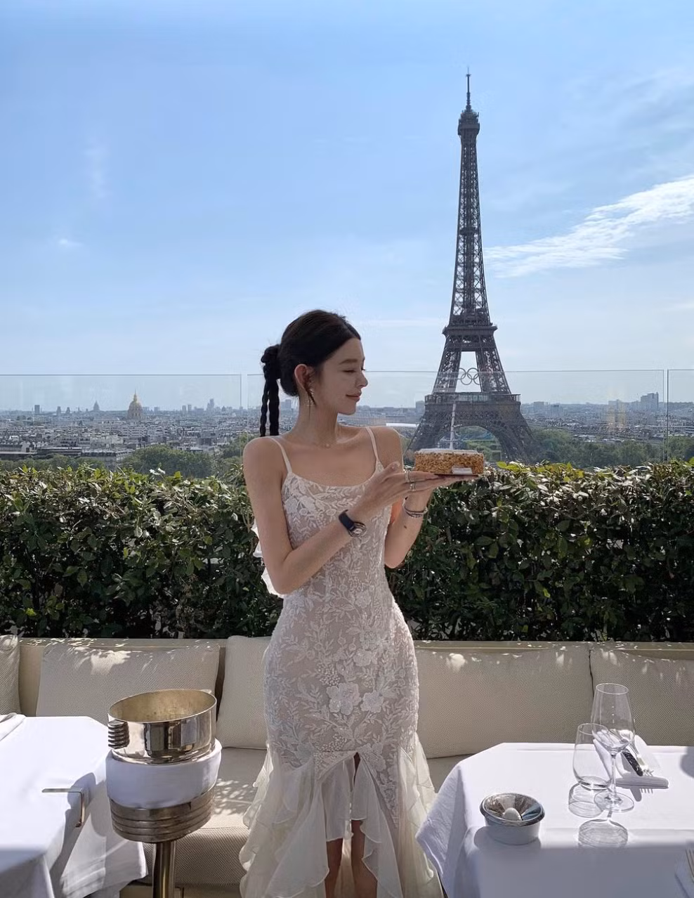 Ai đã từng ngắm nhìn Fanfan đều bị thu hút bởi vẻ đẹp mong manh, nữ tính của cô nàng.