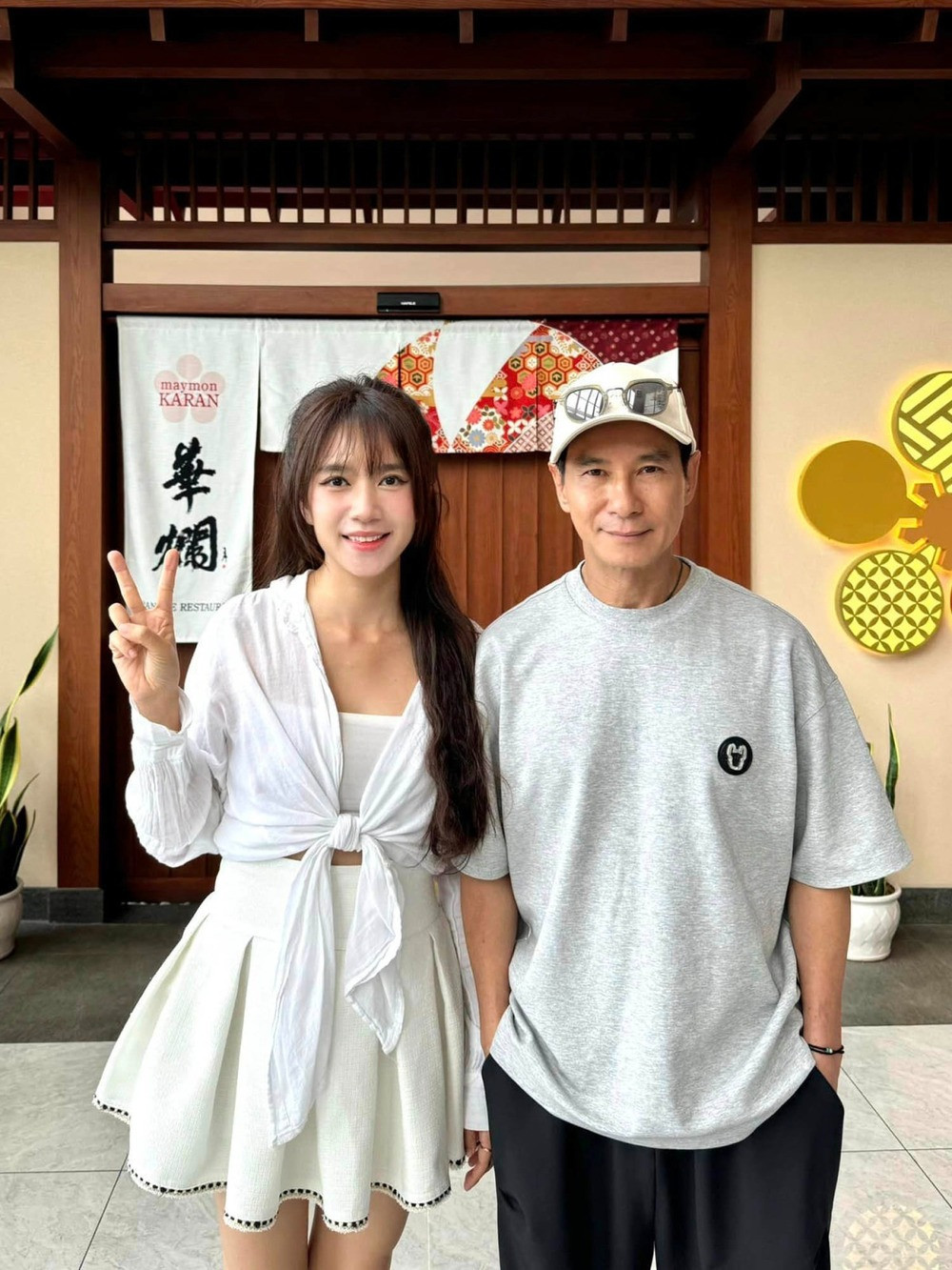 Vợ chồng Lý Hải - Minh Hà cùng đoàn phim "Lật mặt 7" đến Đà Nẵng.