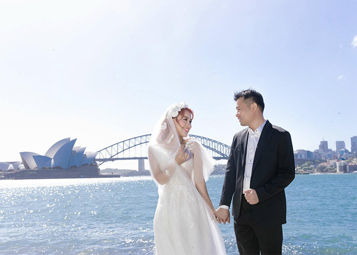 Trước đám cưới, hai vợ chồng Vân Hugo đã sang Australia để chụp ảnh cưới.