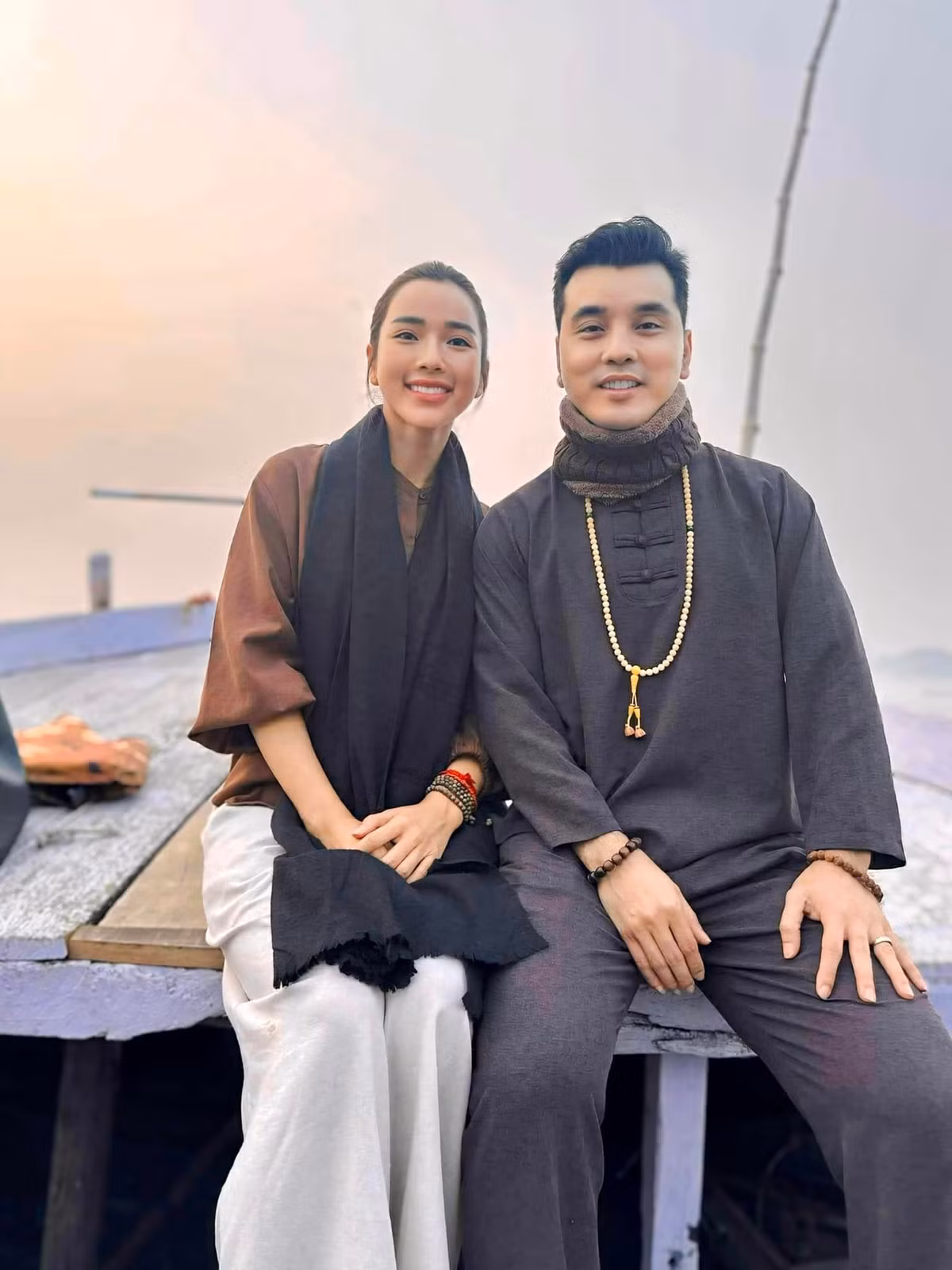 Vợ chồng Ưng Hoàng Phúc - Kim Cương có chuyến tu tập tại Ấn Độ. Ảnh: FB Ưng Hoàng Phúc