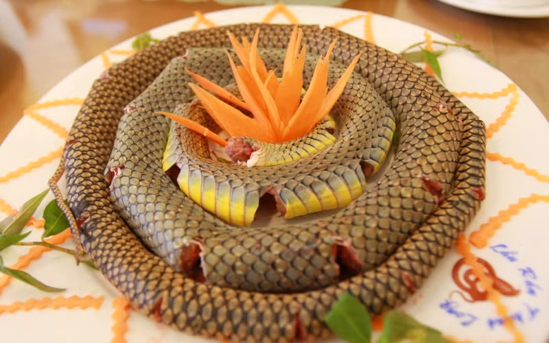 Đẻn biển Quảng Bình là loại hải sản đặc biệt, được nhiều người yêu thích nhờ hương vị thơm ngon, đồng thời là loại đặc sản mà du khách nhất định phải nếm thử nếu có dịp du lịch Quảng Bình. Ảnh: Bách hoá Xanh