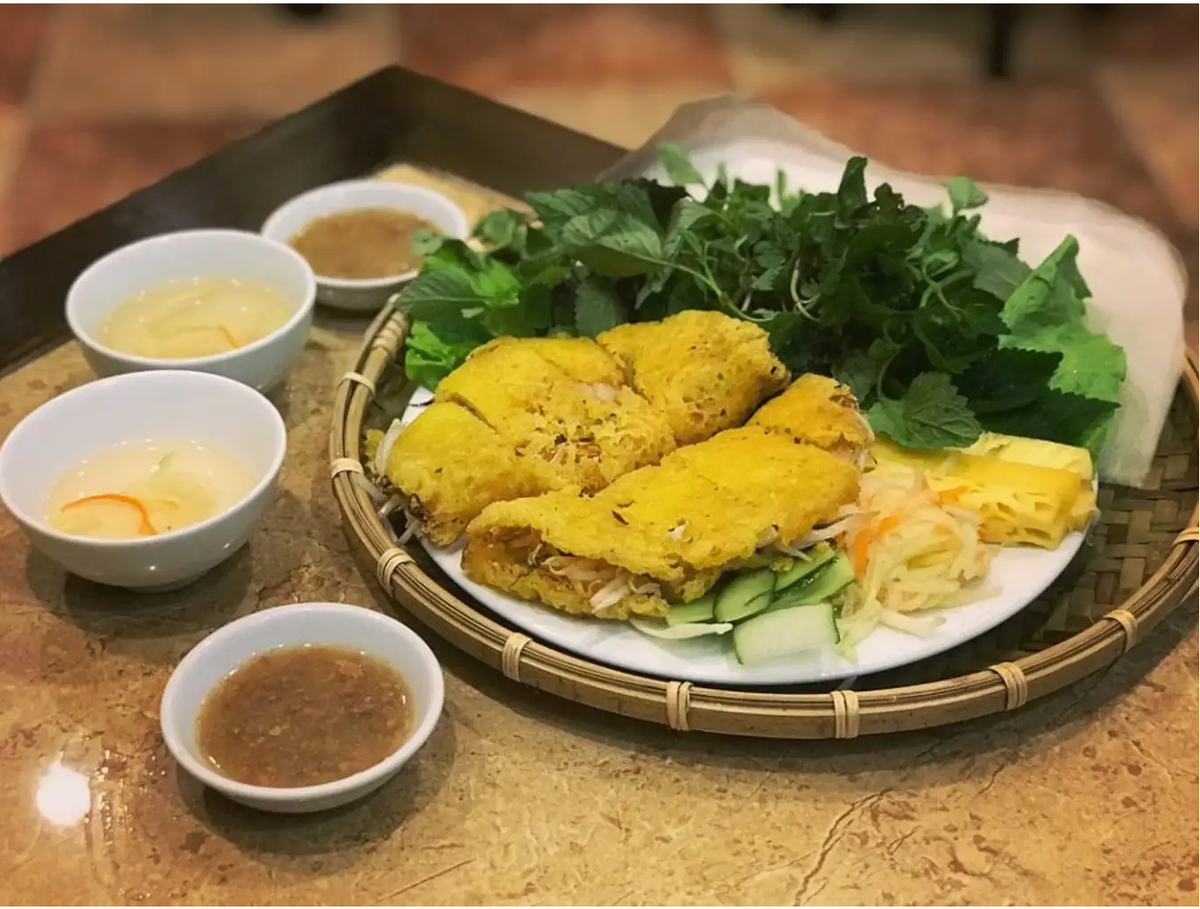 Món bánh khoái Quảng Bình được biết đến là đặc sản Quảng Bình nổi tiếng xuất hiện từ nhà hàng cao cấp đến các quán ăn vặt. Ảnh: @chudu24