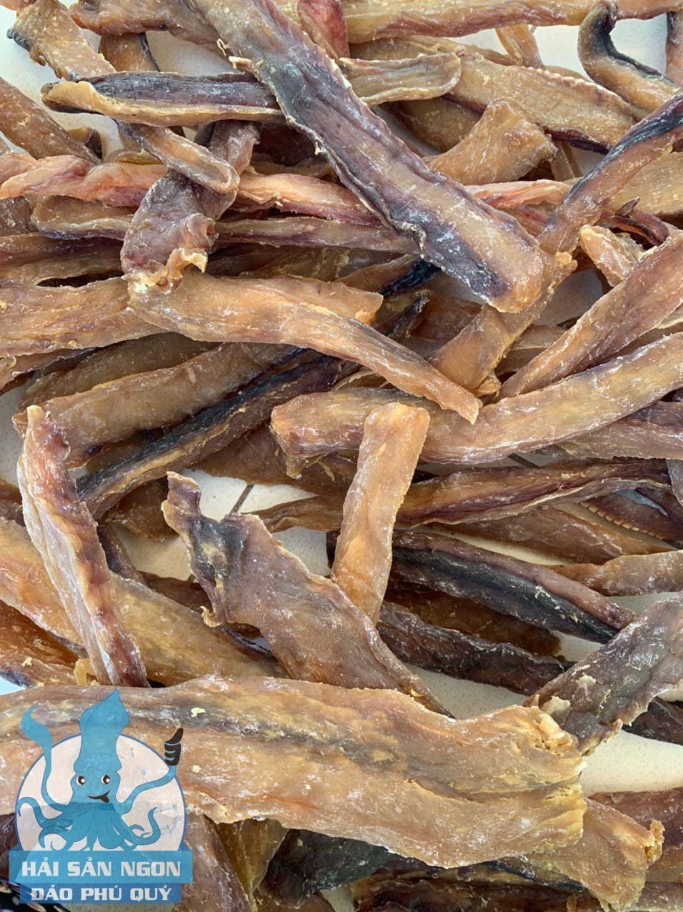 Khô cá là một đặc sản của biển đảo Phú Quý. Với khô cá có thể dự trữ được lâu ngày mà không cần lo lắng. Khô cá Phú Quý có vị ngọt của cá tươi, mùi vị đậm đà vừa miệng.