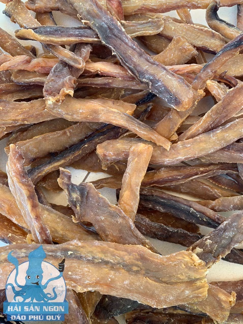 Khô cá là một đặc sản của biển đảo Phú Quý. Với khô cá có thể dự trữ được lâu ngày mà không cần lo lắng. Khô cá Phú Quý có vị ngọt của cá tươi, mùi vị đậm đà vừa miệng.