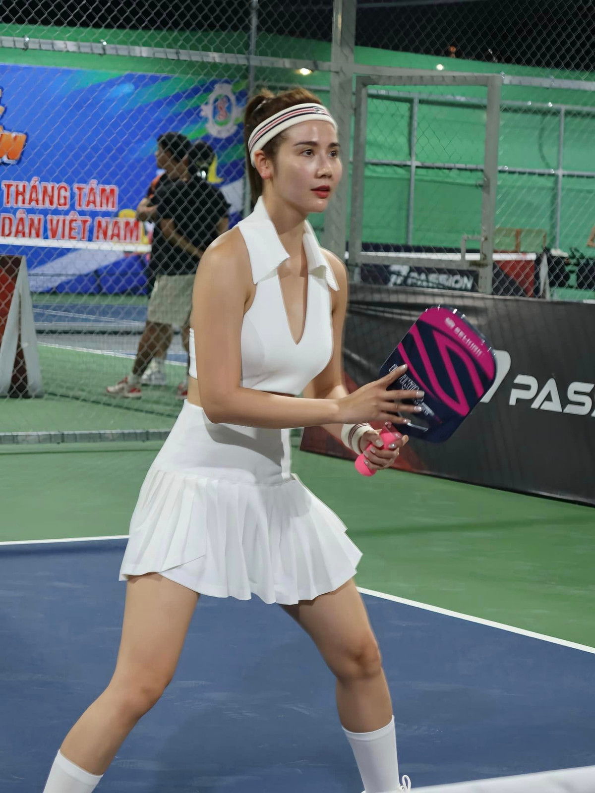 Mặc bàn tán về trang phục khi chơi Pickleball, Huyền Lizzie vẫn thích thú theo đuổi môn thể thao này. Ảnh: FB Phan Minh Huyền
