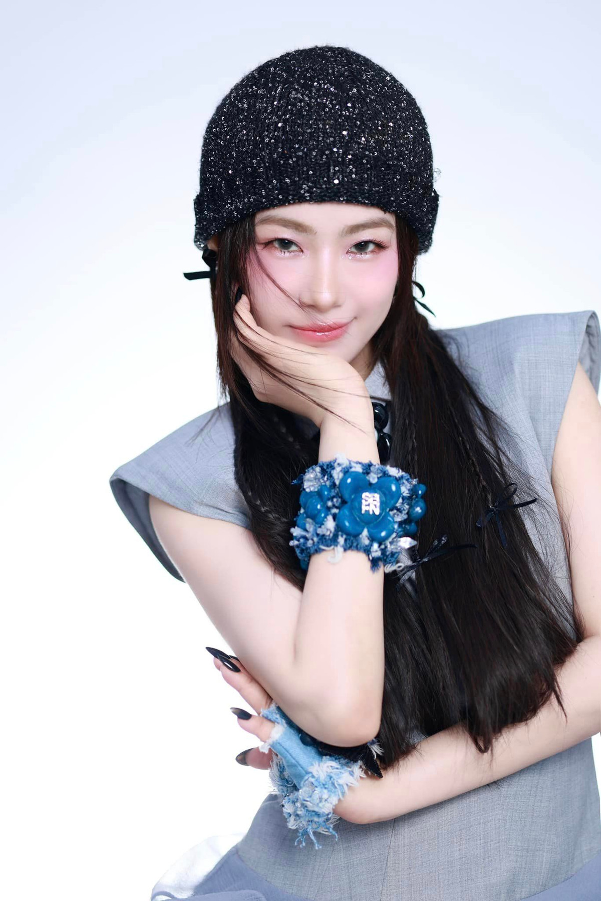 Bên cạnh đó, gu thời trang của Lương Bích Hữu cũng không còn được đánh giá cao khi cô thường lựa chọn những bộ váy áo có phom dáng và màu sắc khá sến sẩm. Ảnh: FB LuongBichHuu