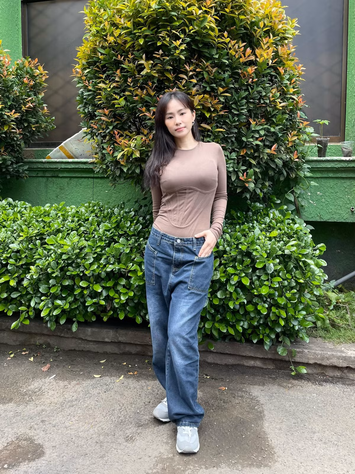 Lương Bích Hữu tự tin mặc áo ôm sát cơ thể, quần cạp trễ khi có dáng thon. Ảnh: FB LuongBichHuu