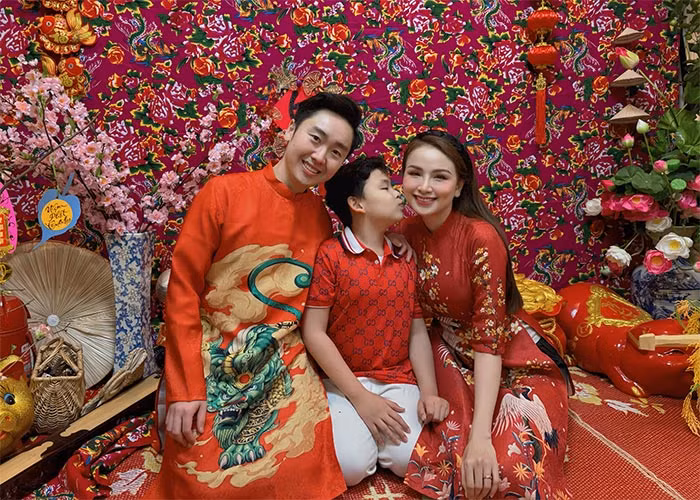 Diễm Hương chia sẻ, chồng mình là người hiền lành, yêu thương vợ, gia đình và rất quan tâm tới con trai riêng của cô - bé Noah.