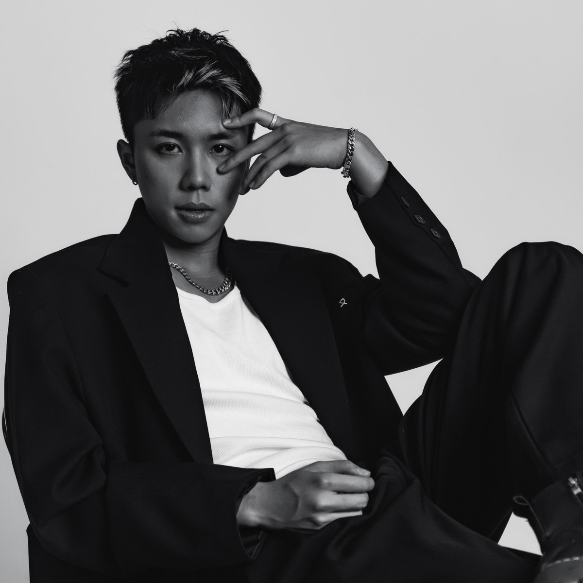 Không sở hữu ngoại hình cùng "visual" điển trai như tài tử, nhưng con trai Vân Dung vẫn có vẻ ngoài cá tính và nổi bật, dễ nhận biết, khiến công chúng khó lòng quên được. Ảnh: FB Nguyễn Vũ