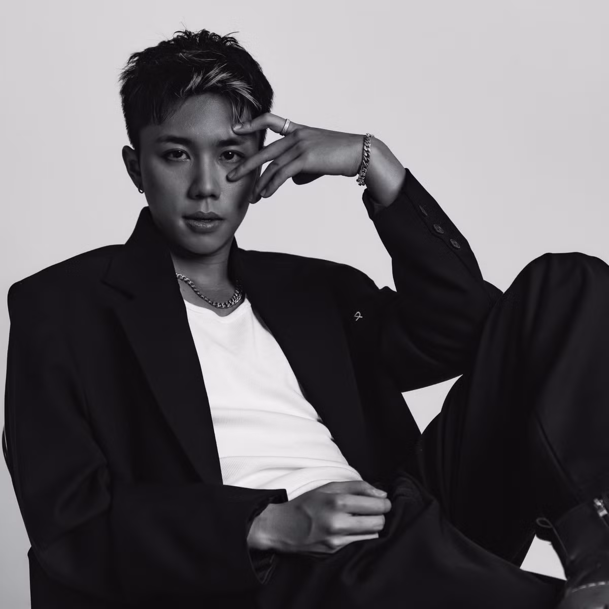 Không sở hữu ngoại hình cùng "visual" điển trai như tài tử, nhưng con trai Vân Dung vẫn có vẻ ngoài cá tính và nổi bật, dễ nhận biết, khiến công chúng khó lòng quên được. Ảnh: FB Nguyễn Vũ