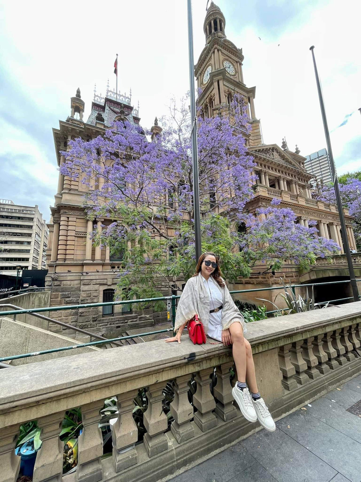 Bên cạnh đó, người đẹp còn kinh doanh đồ tập yoga, các mặt hàng mỹ phẩm, chăm sóc cá nhân. Ảnh: FBNV