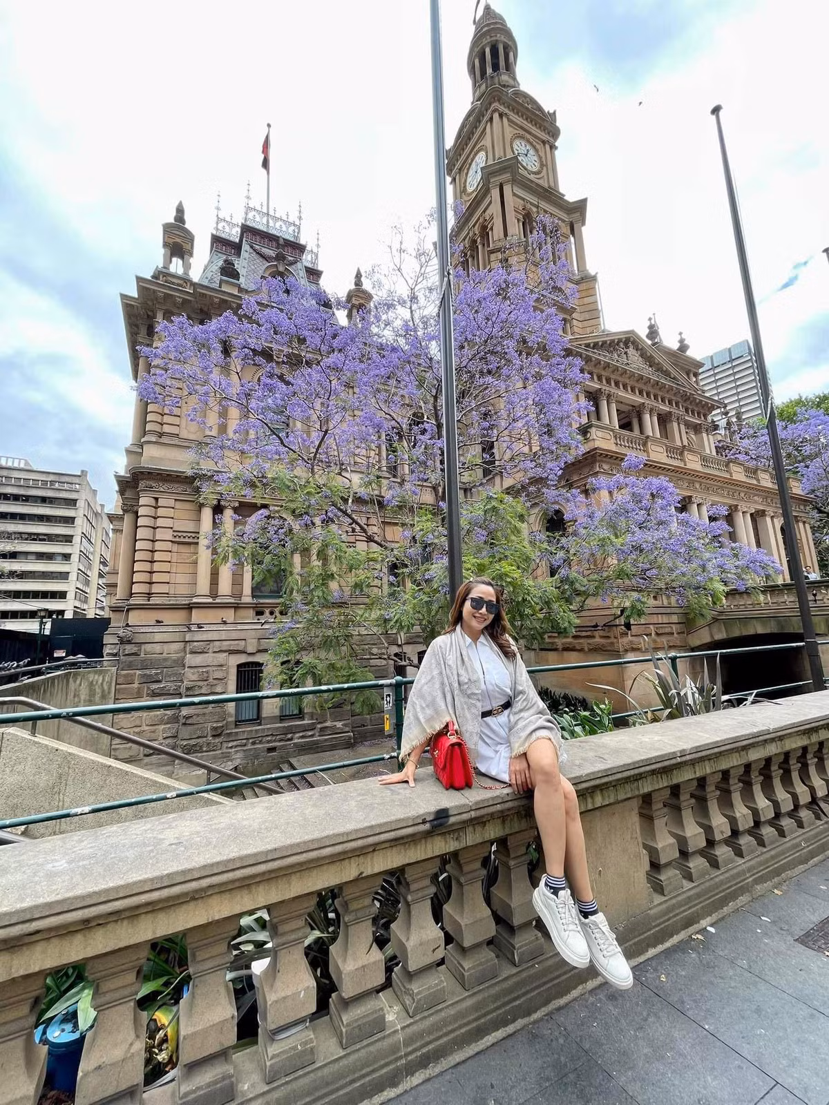 Bên cạnh đó, người đẹp còn kinh doanh đồ tập yoga, các mặt hàng mỹ phẩm, chăm sóc cá nhân. Ảnh: FBNV