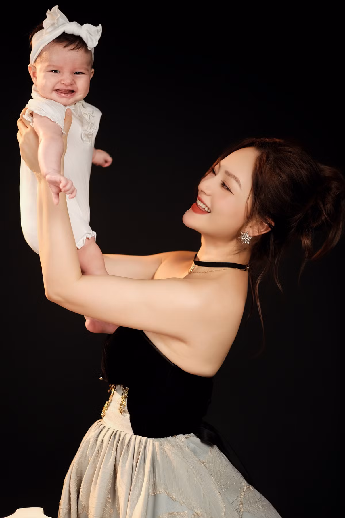 Vài tháng nay, Lan Phương chủ yếu sống tại Đà Nẵng để tiện cho công việc của ông xã. Vợ chồng cô thường tranh thủ các cuối tuần để đưa hai bé Lina và Mia đi thăm các cảnh đẹp, di tích nổi tiếng của miền Trung. Bên cạnh đó, Lan Phương còn thường xuyên đưa con gái Mia theo cùng trong các chuyến công tác từ Nam ra Bắc.