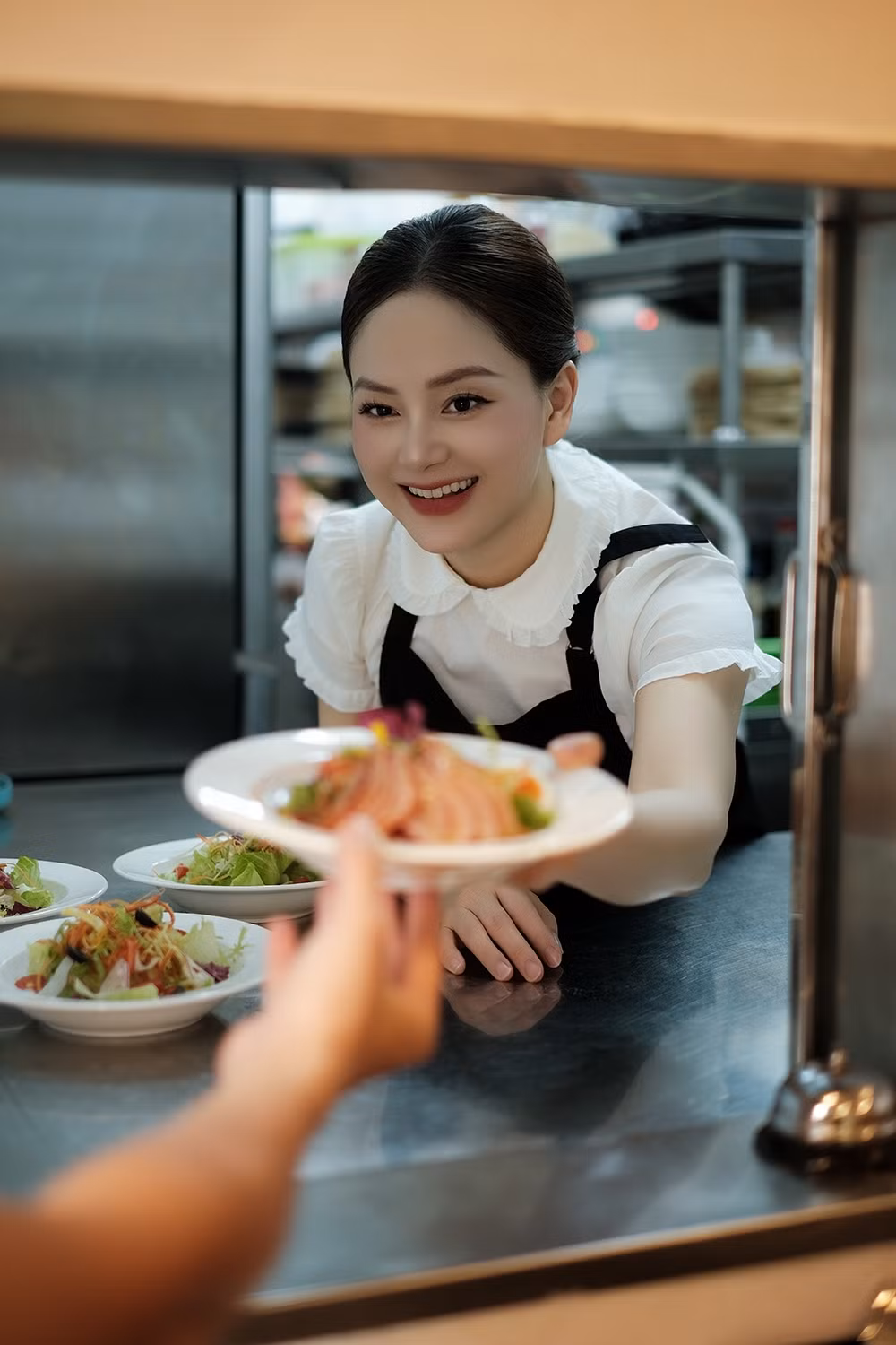 Lan Phương tự nhận mình là người yêu công việc, sẽ bị căng thẳng nếu từ bỏ hết và cuộc sống chỉ quanh quẩn bên con. Vì vậy, cô luôn cố gắng cân bằng cuộc sống, phân chia thời gian để vừa có sự nghiệp riêng vừa có thời gian chăm con, vun đắp tình yêu với chồng và chăm sóc bản thân.