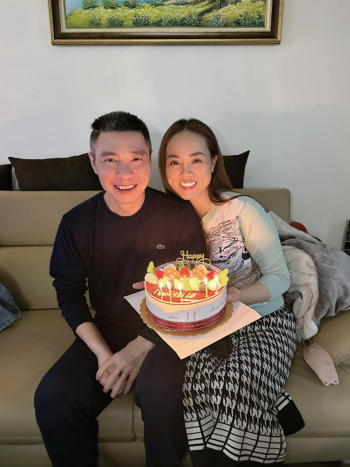 Bằng tình yêu, sự quan tâm, chăm sóc của Ngọc Hà cùng sự ủng hộ, động viên từ bạn bè, người ái mộ, NSND Công Lý dần hồi phục, mà theo bác sĩ đó là một kỳ tích. Ảnh: FB Ngọc Hà Lê