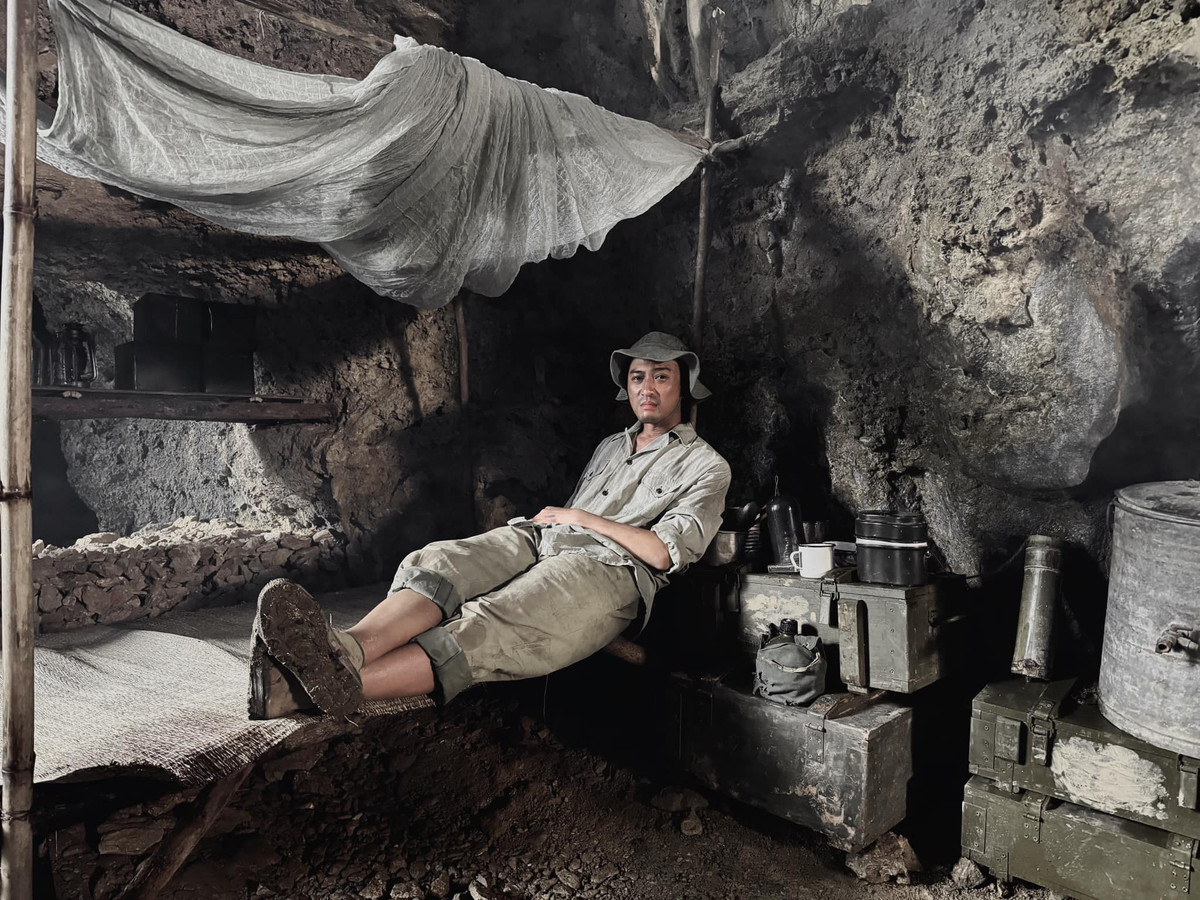 Doãn Quốc Đam khoe ảnh hậu trường phim. Ảnh: FB Doãn Quốc Đam