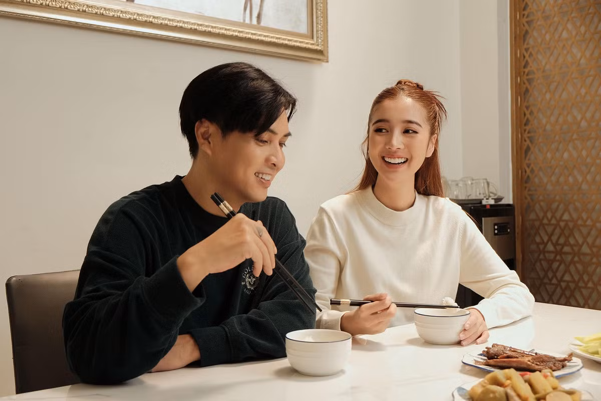 Tuệ Như tiết lộ, cô và Hồ Quang Hiếu có cùng đam mê về gym, các bộ môn thể thao như chạy bộ, cầu lông... nên cặp đôi thường truyền cảm hứng cho nhau để cùng tập luyện. Ảnh: FB Hồ Quang Hiếu