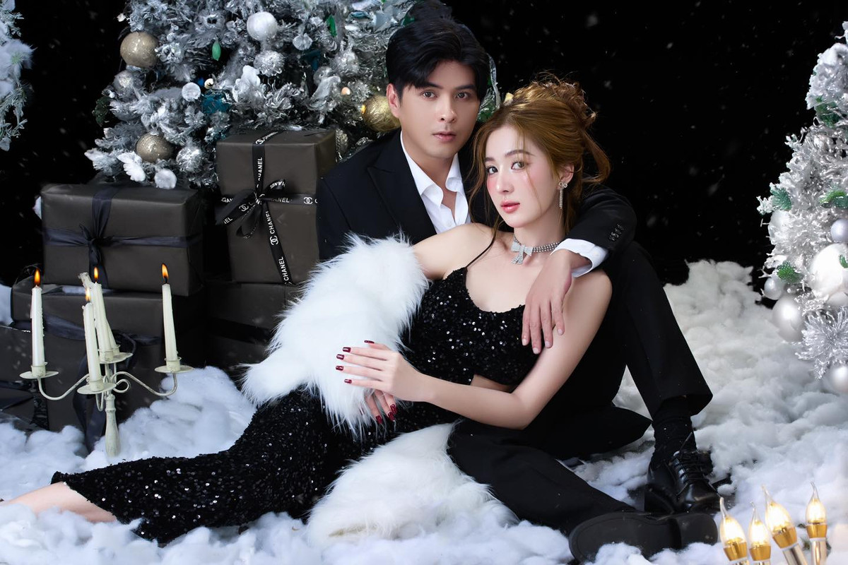 Tuệ Như cũng thường xuyên đồng hành cùng chồng trong các sự kiện và hoạt động nghệ thuật. Ảnh: FB Hồ Quang Hiếu