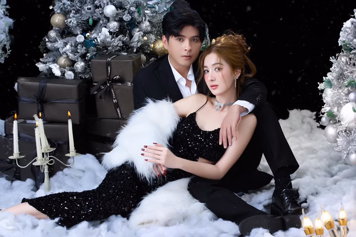 Tuệ Như cũng thường xuyên đồng hành cùng chồng trong các sự kiện và hoạt động nghệ thuật. Ảnh: FB Hồ Quang Hiếu