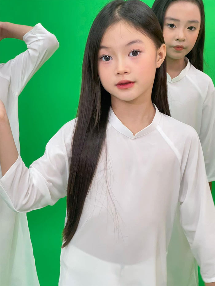 Mặc dù chỉ xuất hiện trong một số tập của phim "Đi giữa trời rực rỡ" nhưng cô bé đã để lại ấn tượng tốt với khán giả. (Ảnh: FB Khánh An)