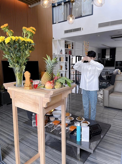 Nữ ca sĩ không chỉ hoạt động trong showbiz mà còn tự kinh doanh. Ảnh: FB Gil Lê.