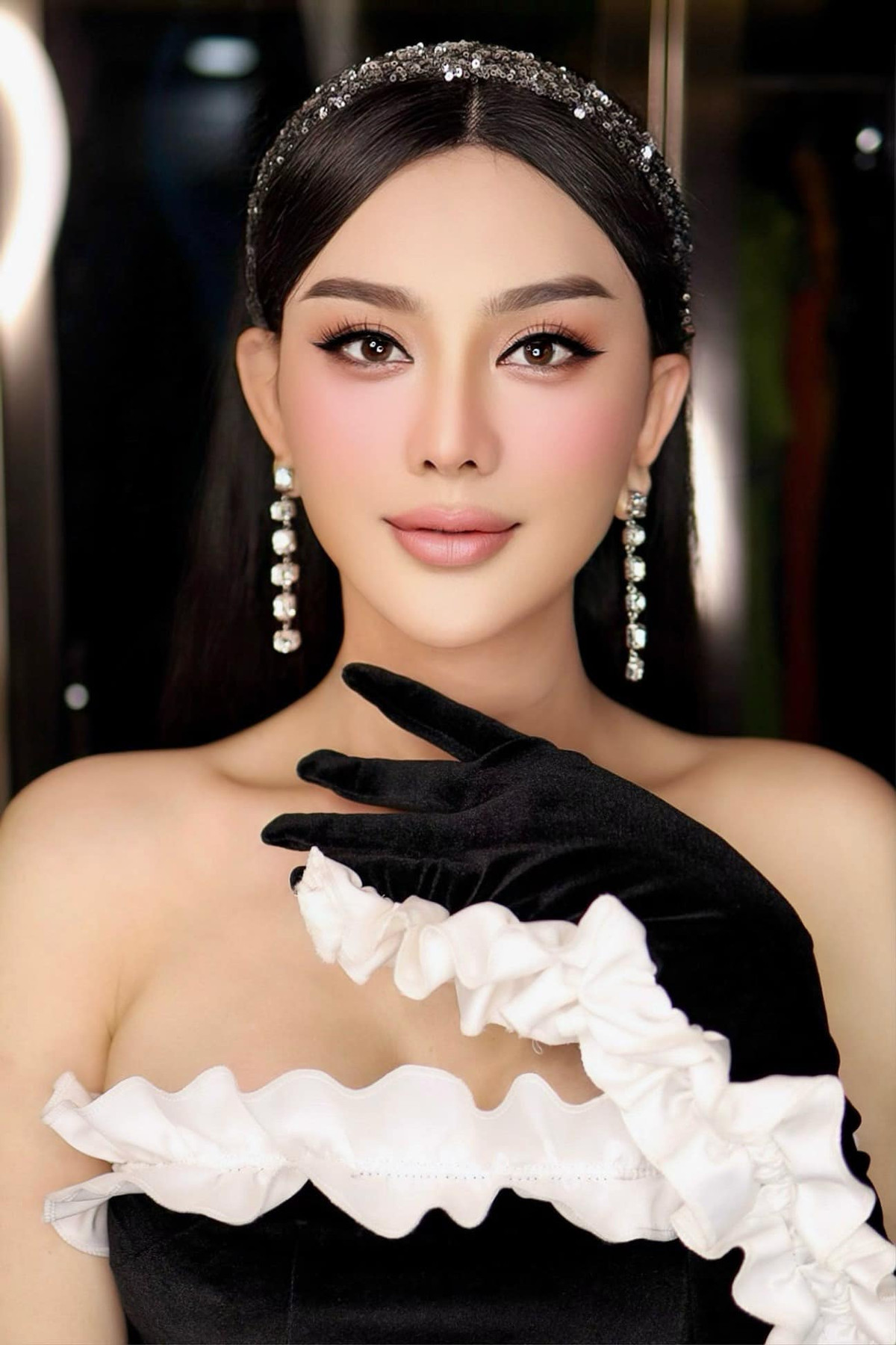 Mặt khác, một số ý kiến lại dành lời khen trước thần thái tươi tắn ở tuổi 47 của Lâm Khánh Chi.