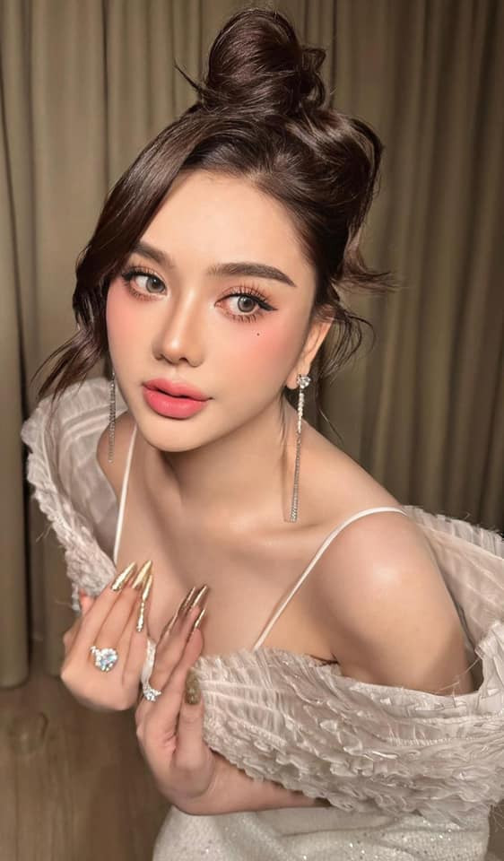 Không ít người ví von người đẹp sinh năm 1977 bằng danh xưng dễ thương là "công chúa".