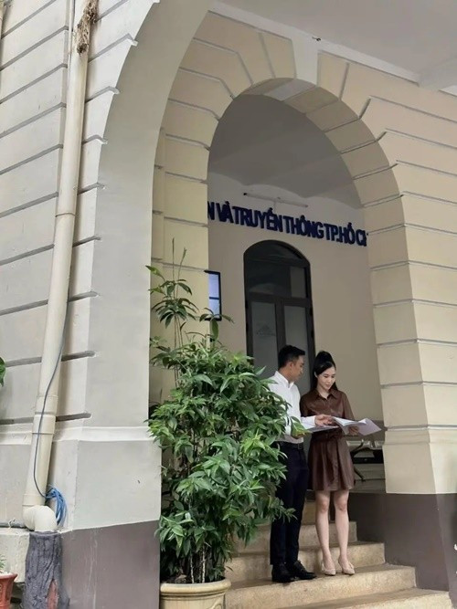 Chia sẻ với Dân Việt, Hương Tràm cho biết, cô vô cùng hoang mang, lo lắng khi có rất nhiều những thông tin sai lệch, vu khống, xúc phạm nghiêm trọng đến danh dự của cô cũng như khiến cô bị nhiều khách hàng hủy bỏ hợp tác sử dụng dịch vụ, hình ảnh, đại diện thương hiệu.