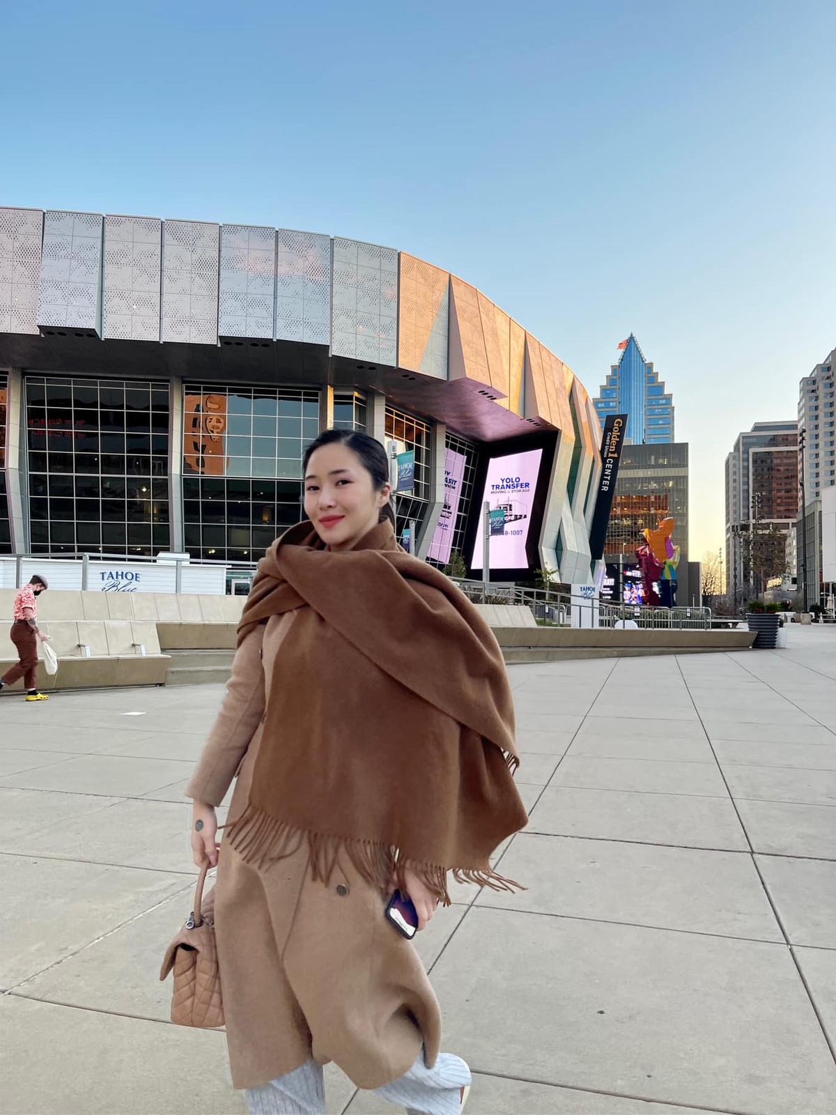 Nữ ca sĩ cho biết thêm, khoảng thời gian sống ở Mỹ cô cũng đi làm thêm giống như các sinh viên khác. Còn lại, cô dành toàn bộ thời gian để học về âm nhạc.