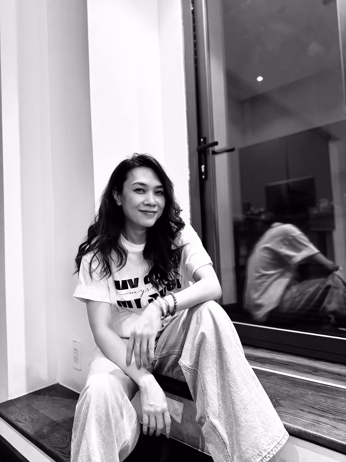 Ca sĩ Mỹ Tâm diện quần jean, áo phông phong cách. Ảnh: FB My Tam