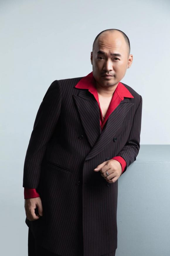  Tin tức sao Việt 21/7: Tiến Luật khoe style công sở. Ảnh: IG tienluatlatui