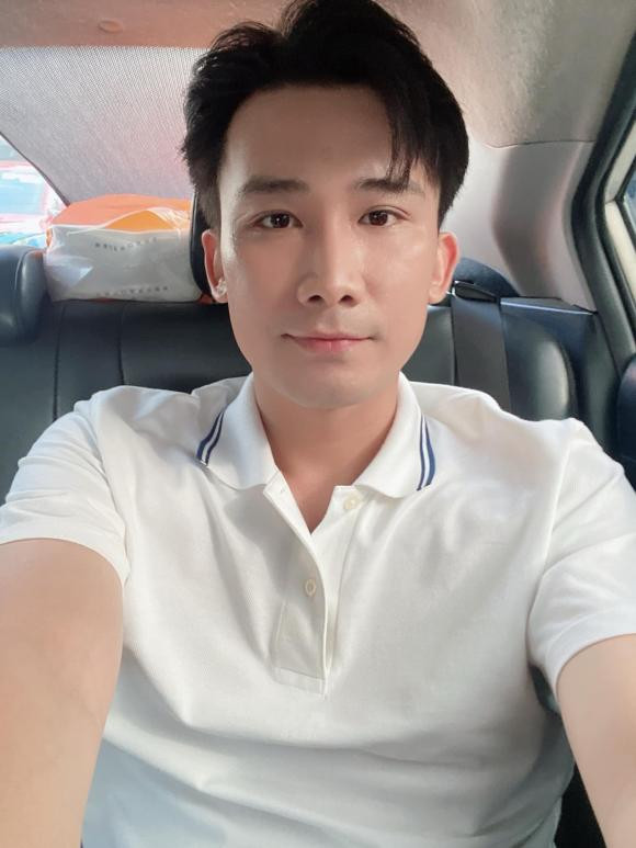 Chí Thiện zoom cận dung nhan tuổi U45. Ảnh: FB Chí Thiện