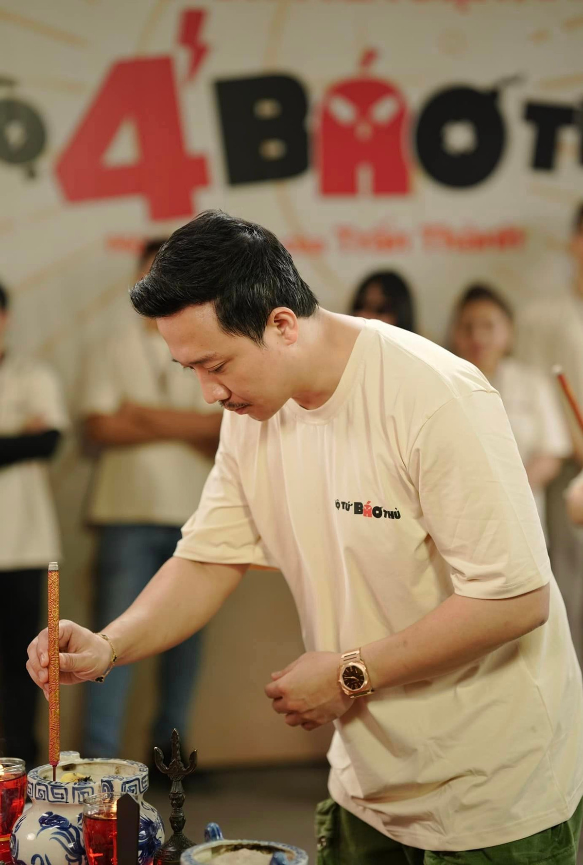 Trấn Thành cúng khai máy phim mùa Tết. Ảnh: FB Trấn Thành