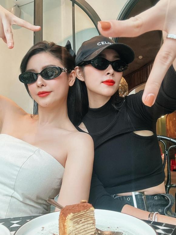 Trương Quỳnh Anh hội ngộ Diệp Bảo Ngọc. Ảnh: FB Trương Quỳnh Anh