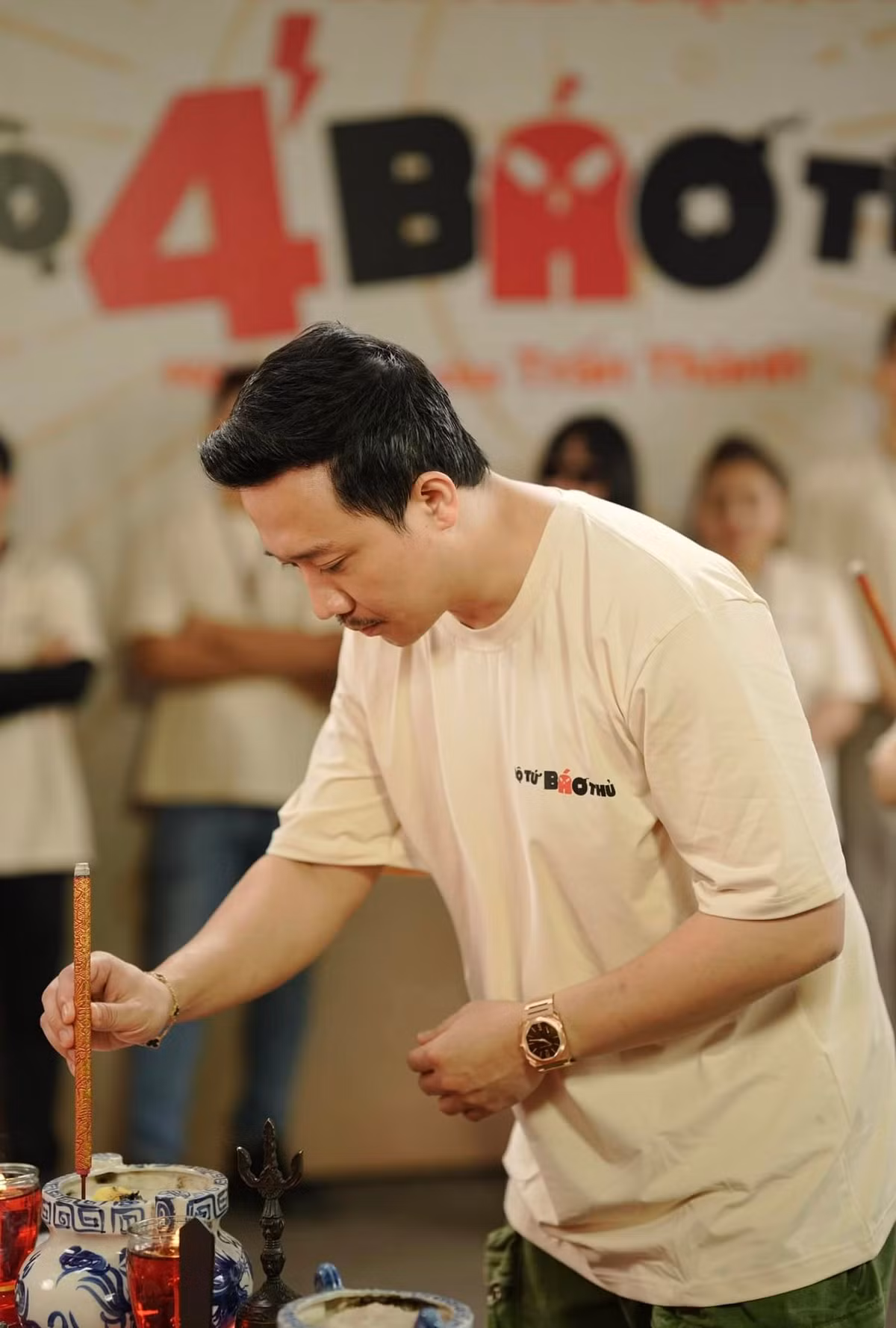 Trấn Thành cúng khai máy phim mùa Tết. Ảnh: FB Trấn Thành