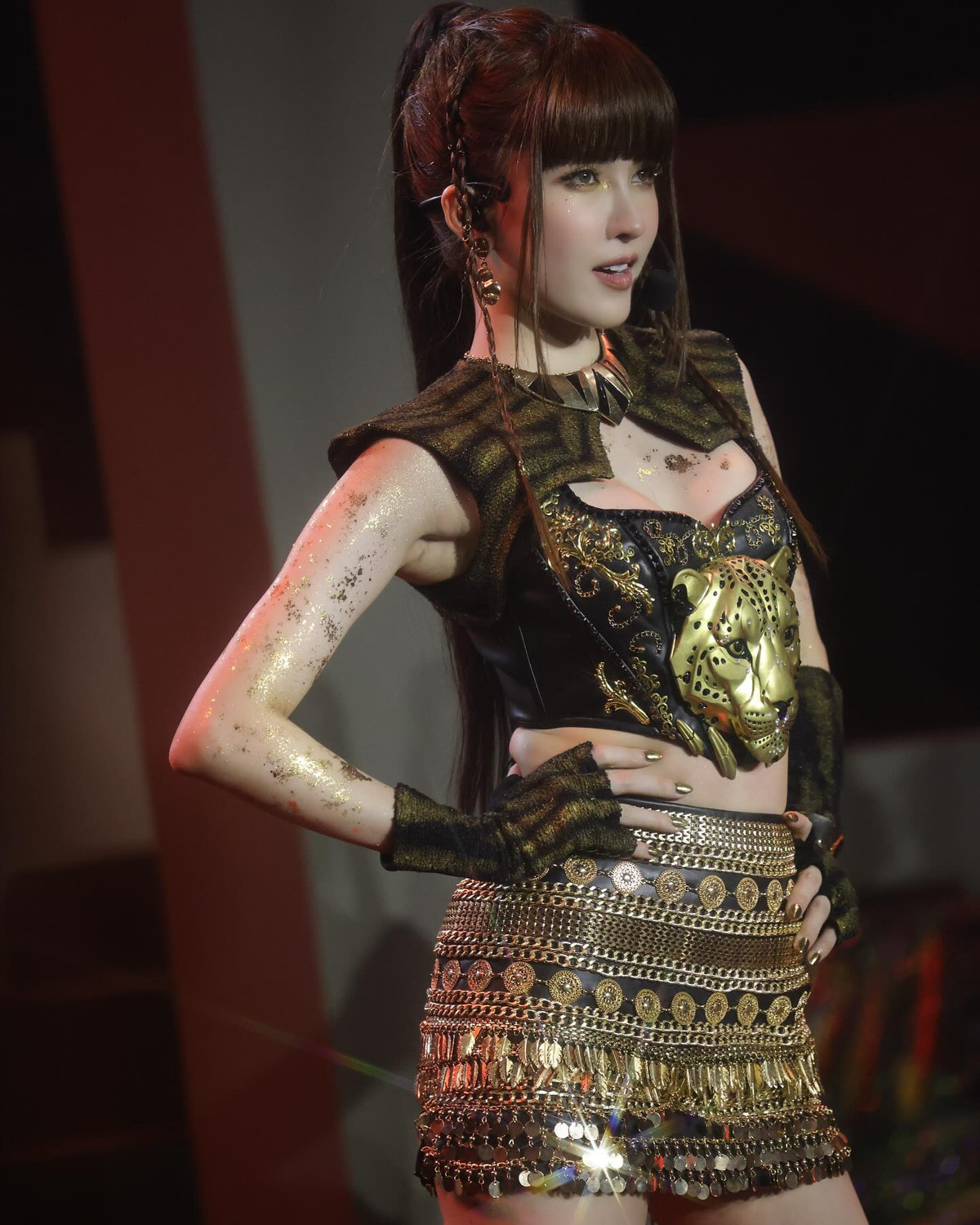 Thiều Bảo Trâm thể hiện màn vũ đạo bốc lửa trên sân khấu. Ảnh: FB Thiều Bảo Trâm