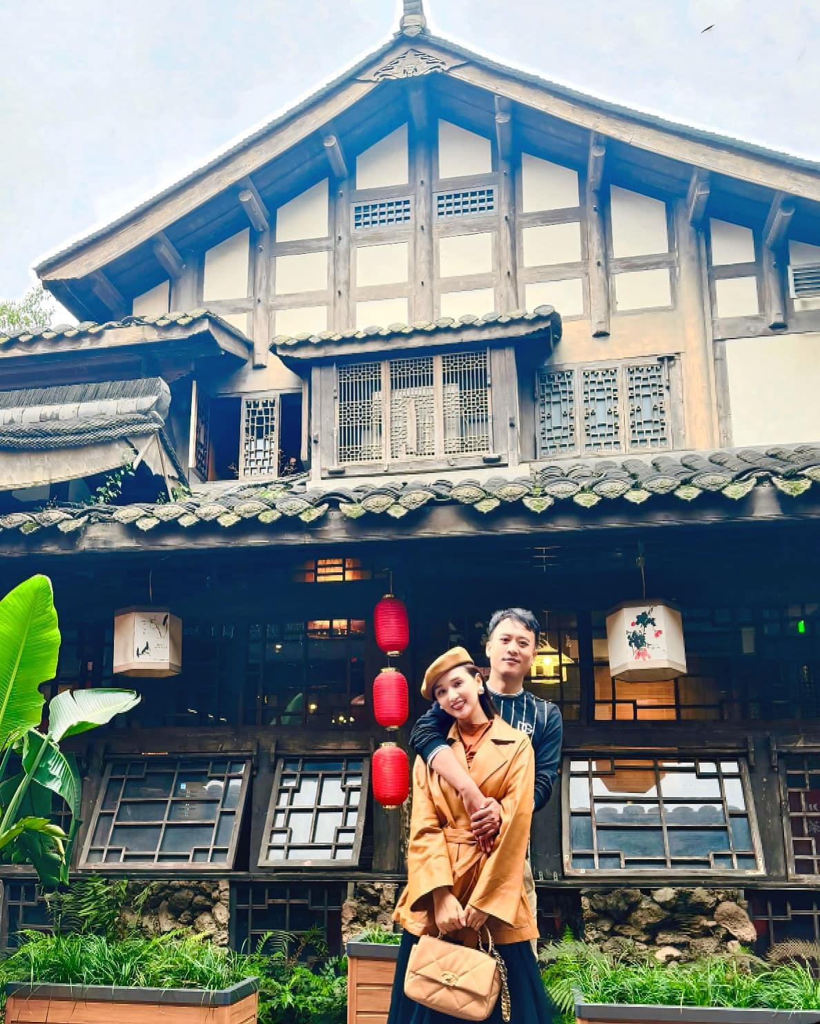 Lã Thanh Huyền đi du lịch cùng chồng. Ảnh: FB Lã Thanh Huyền