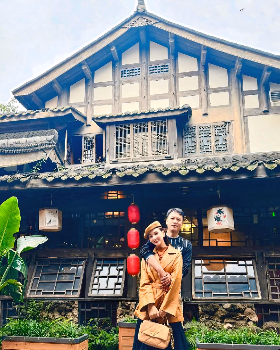 Lã Thanh Huyền đi du lịch cùng chồng. Ảnh: FB Lã Thanh Huyền