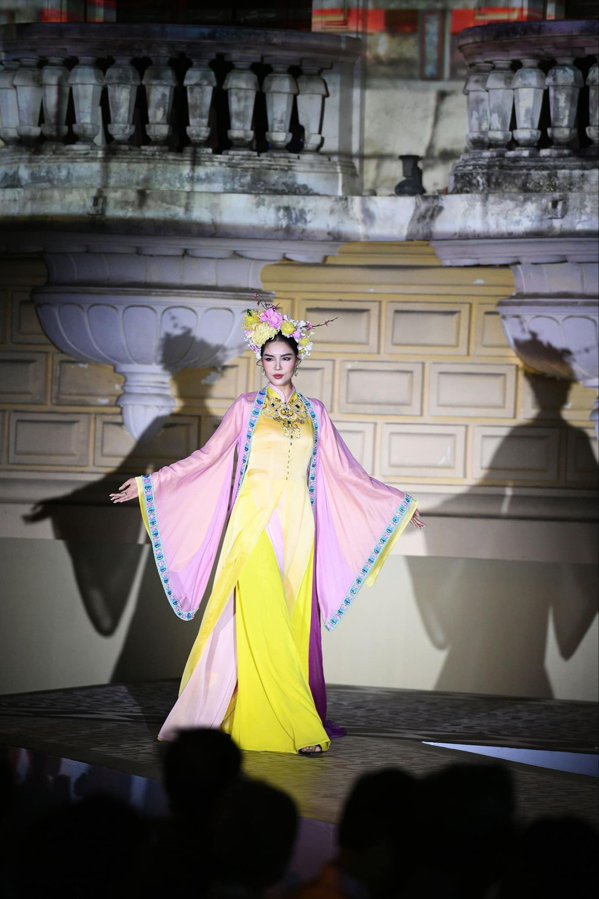 Mặc dù đã qua hai lần sinh nở, siêu mẫu Kỳ Hân vẫn giữ được hình thể nuột nà. Ảnh: FB Han Ky Nguyen