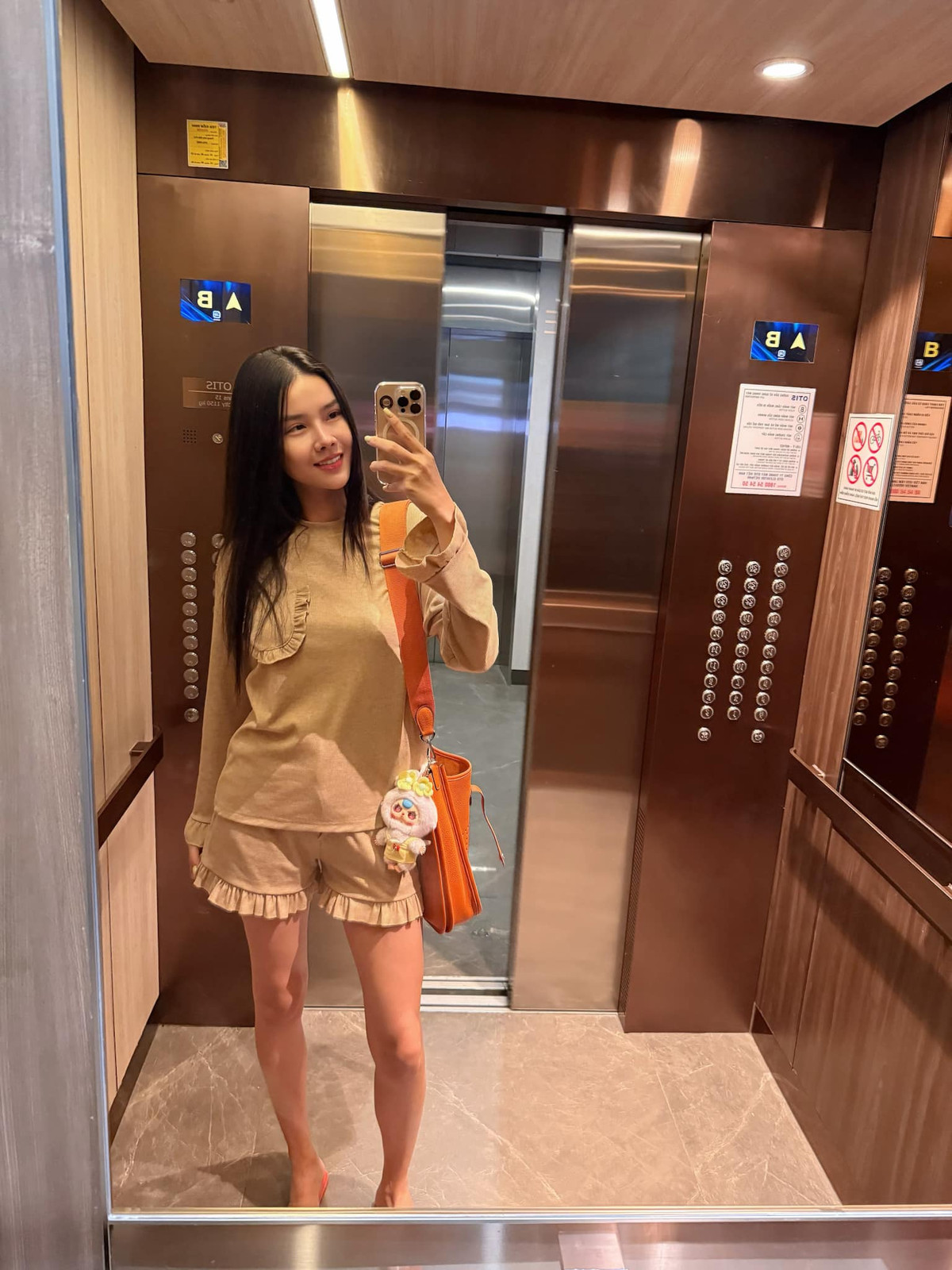 Cô cũng là một trong số ít những người đẹp Vbiz công khai phẫu thuật thẩm mỹ để cải thiện nhan sắc. Ảnh: FB Han Ky Nguyen