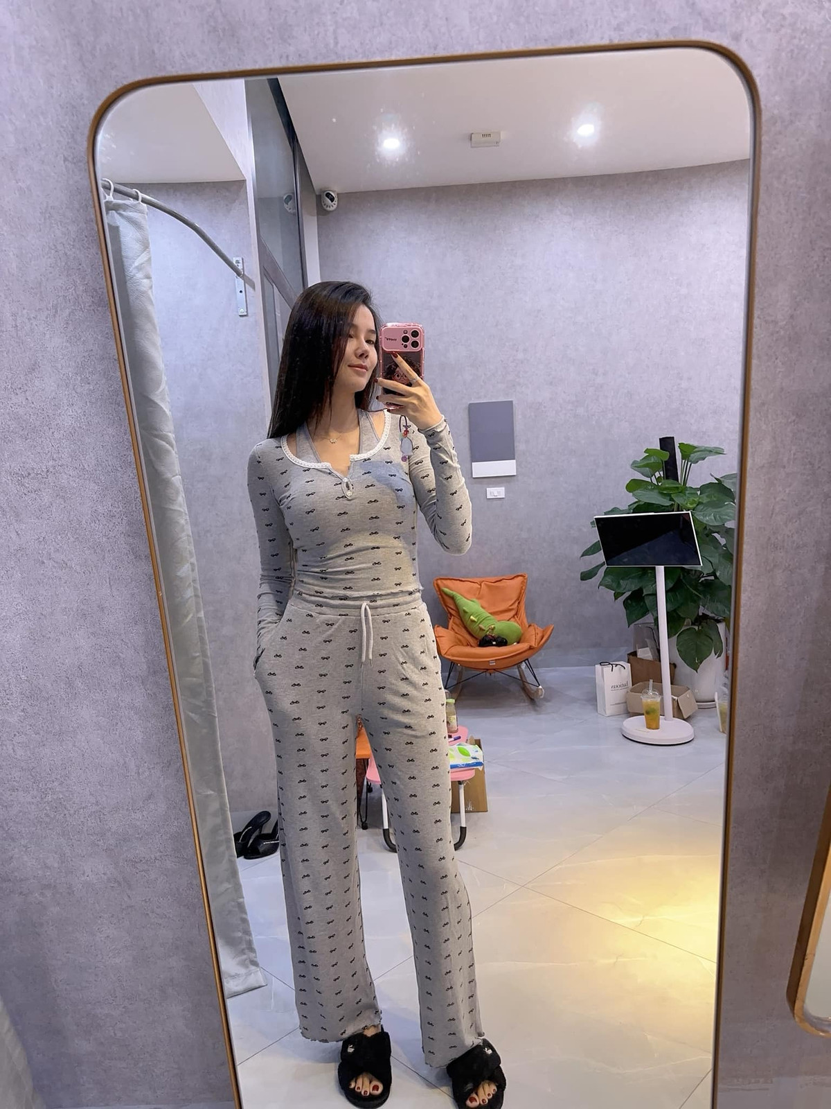 Hiện tại, bên cạnh vai trò làm mẹ, làm vợ, người mẫu Kỳ Hân còn quản lý công việc kinh doanh cá nhân. Ảnh: FB Han Ky Nguyen