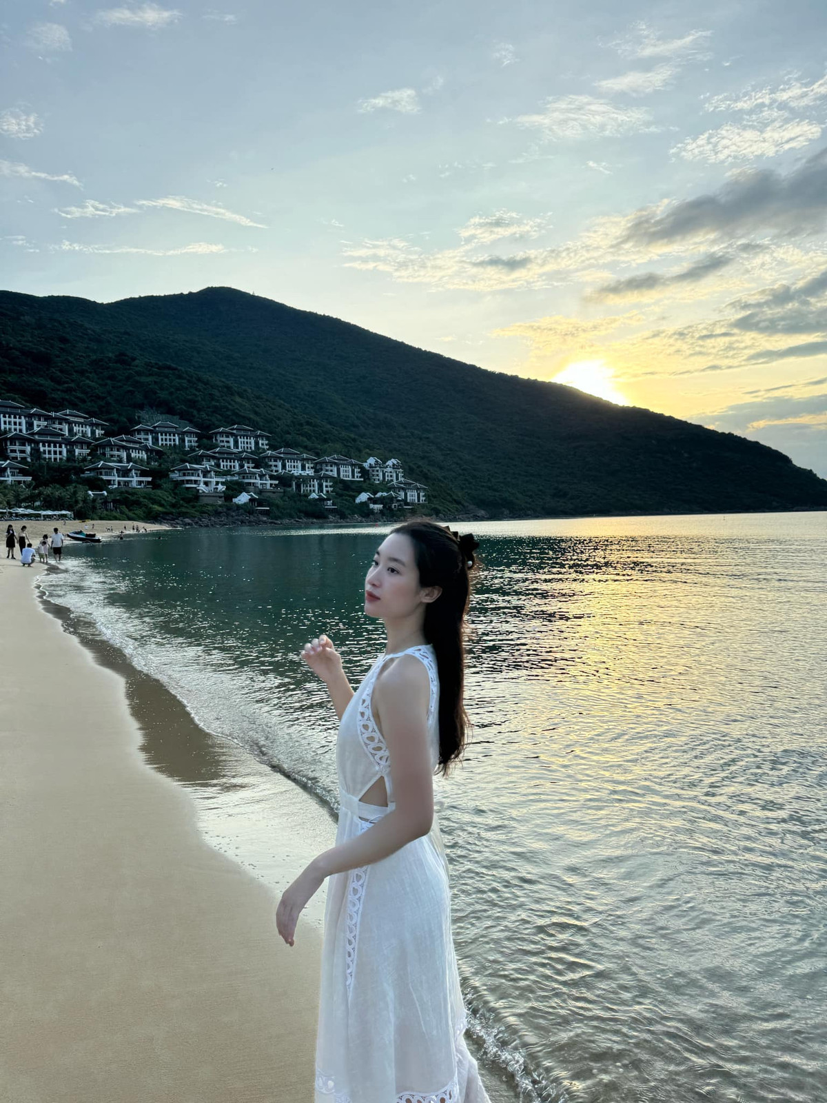 Đỗ Mỹ Linh hiện sống cùng bà nội và bố mẹ chồng nên gia đình lúc nào cũng đông đúc, vui vẻ. Ảnh: FB My Linh Do