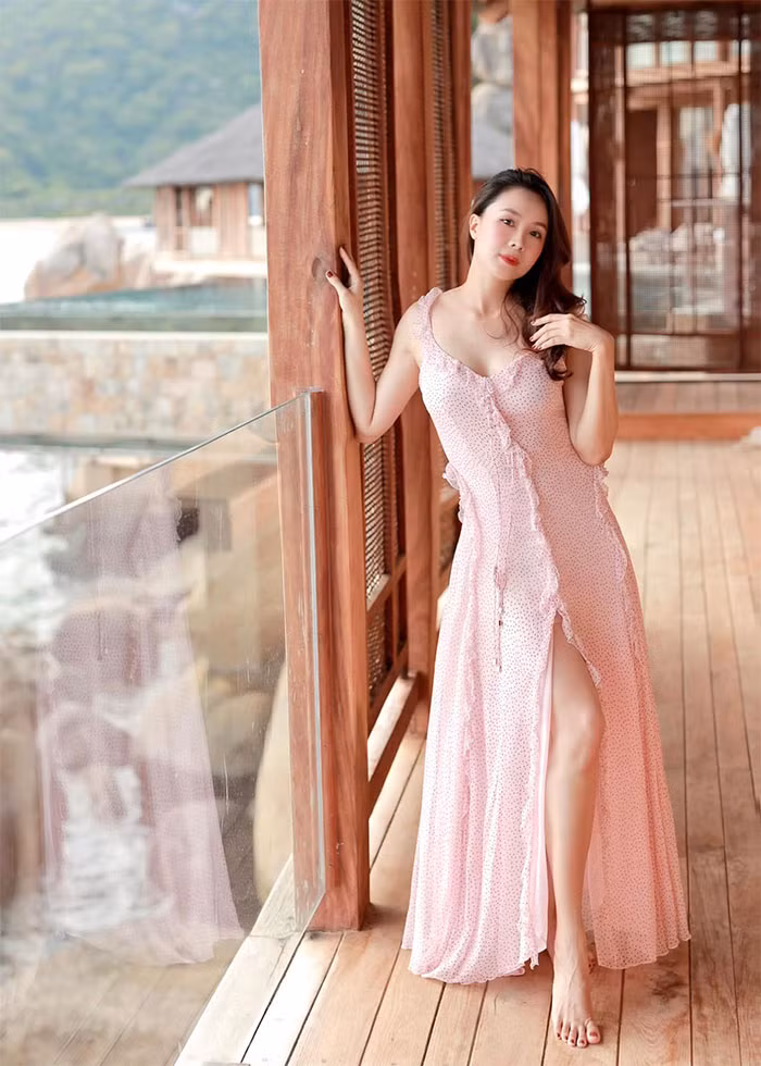 Cô là một trong những gương mặt nữ chính phim truyền hình được nhiều khán giả yêu thích qua loạt phim: "Cầu vồng tình yêu", "Cả một đời ân oán", "Hoa hồng trên ngực trái", "Hướng dương ngược nắng", "Hành trình công lý"...